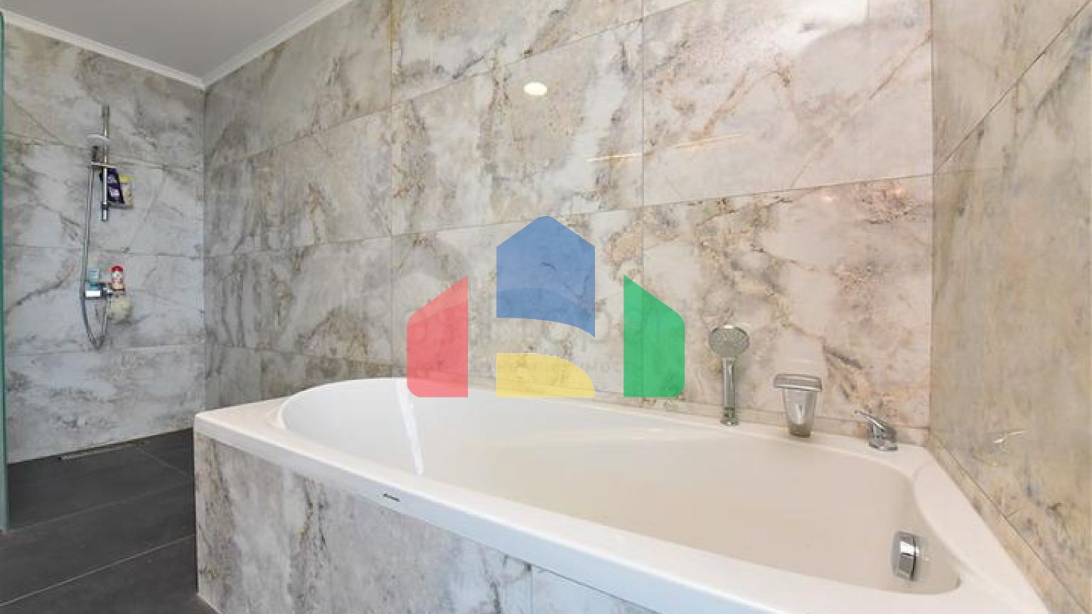 Вилла 4+2 с бассейном и видом на Средиземное море