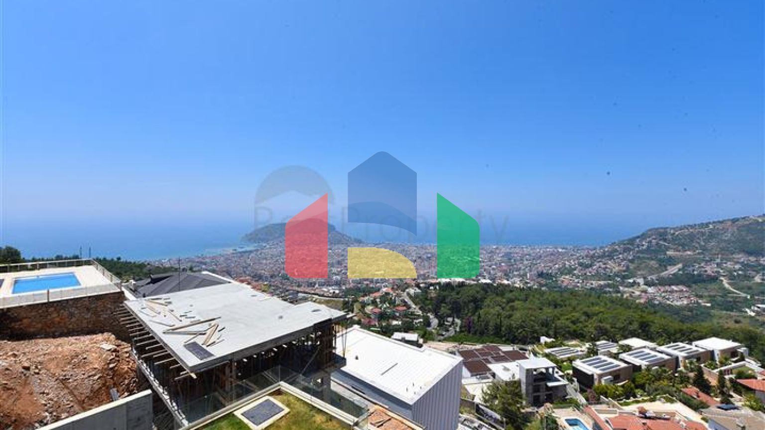 Вилла 4+2 с бассейном и видом на Средиземное море