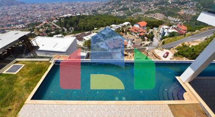 Вилла 4+2 с бассейном и видом на Средиземное море