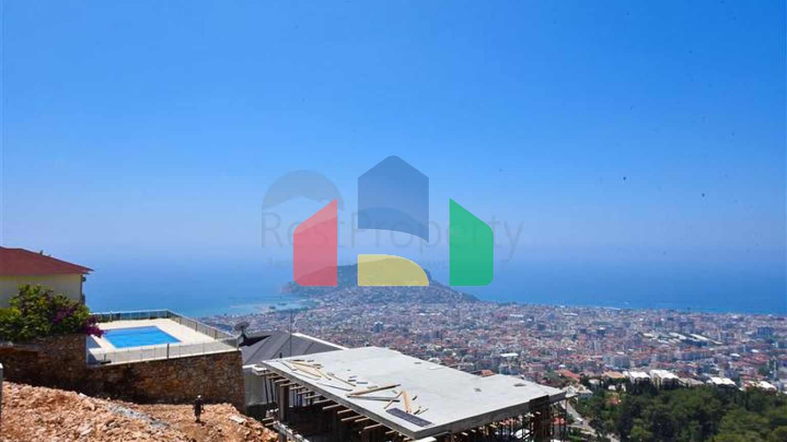 Вилла 4+2 с бассейном и видом на Средиземное море