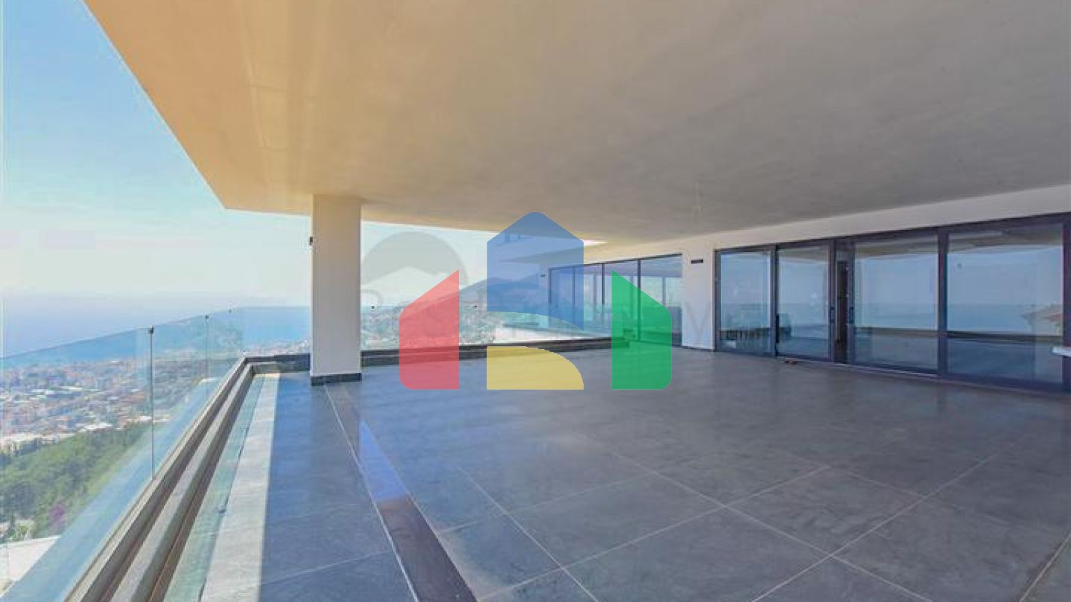 Вилла 4+2 с бассейном и видом на Средиземное море