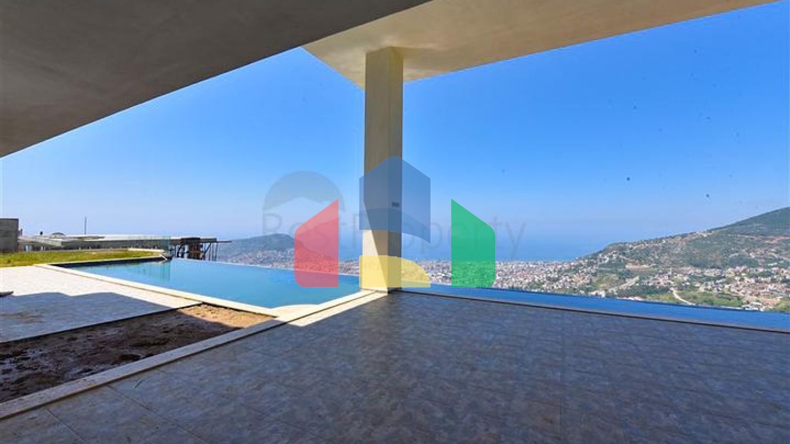 Вилла 4+2 с бассейном и видом на Средиземное море