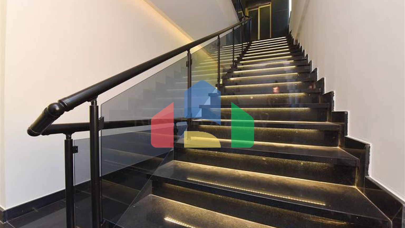 Вилла 4+2 с бассейном и видом на Средиземное море