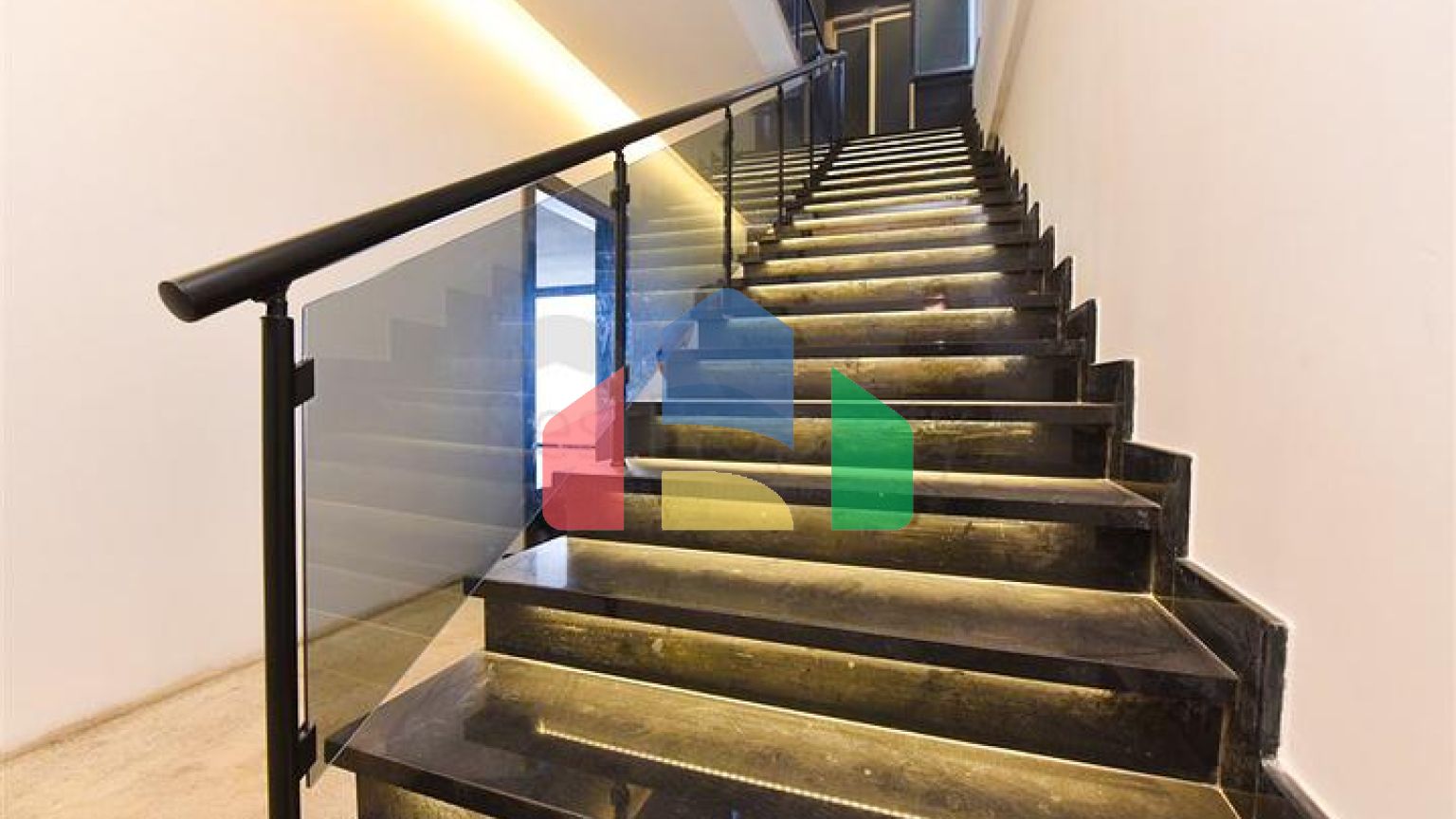 Вилла 4+2 с бассейном и видом на Средиземное море