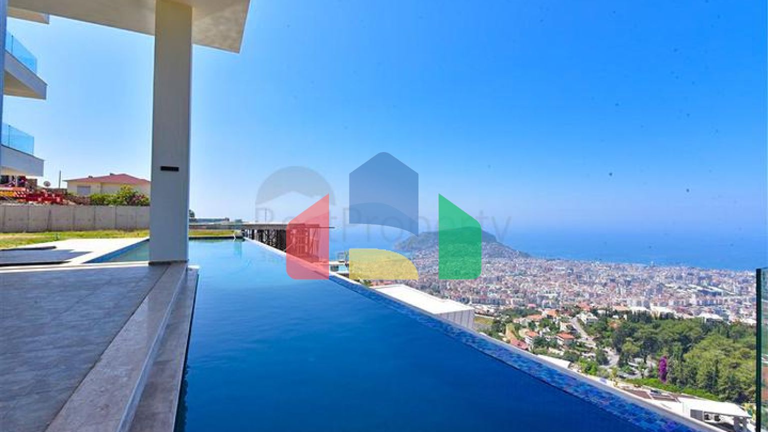 Вилла 4+2 с бассейном и видом на Средиземное море