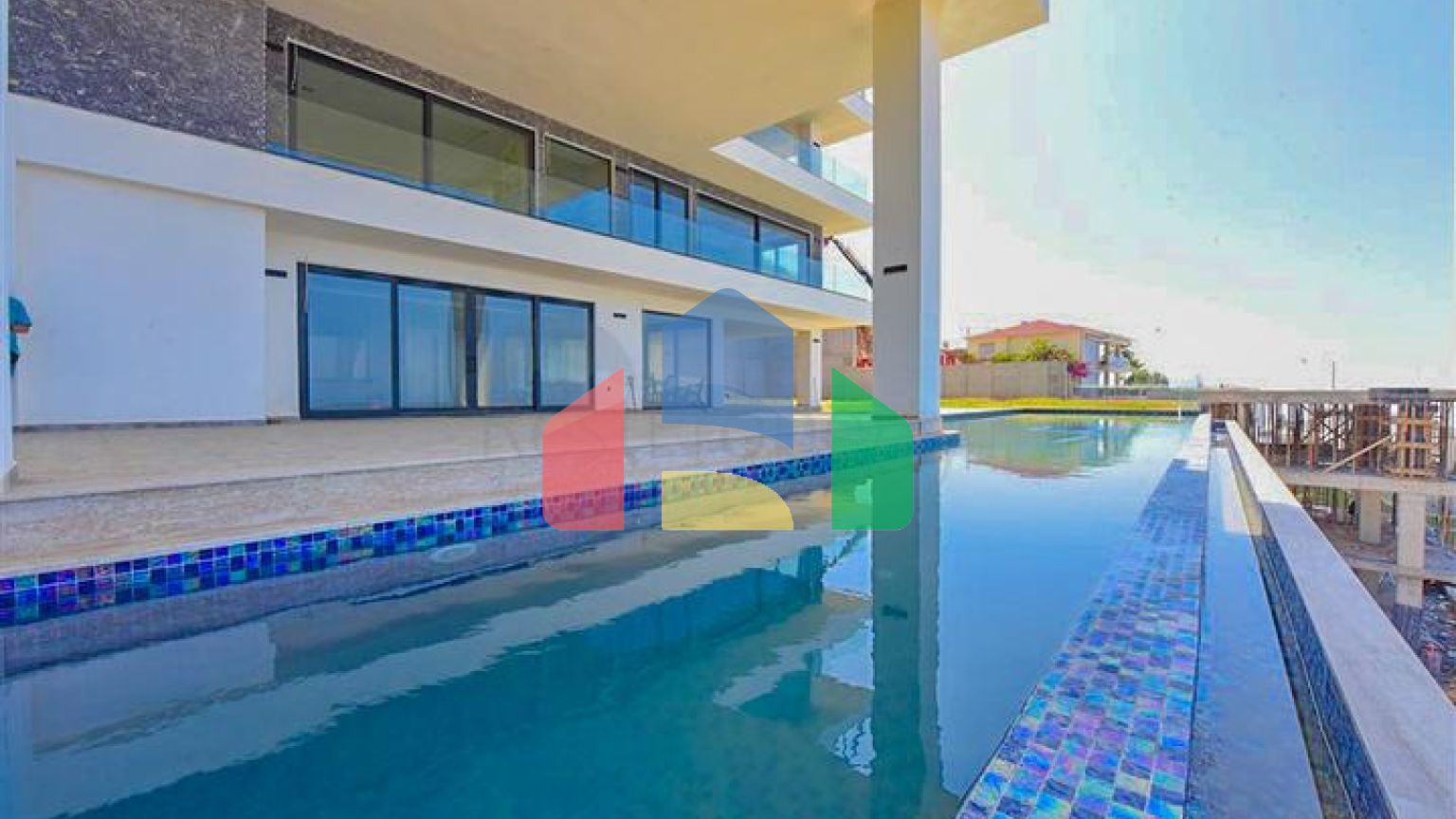 Вилла 4+2 с бассейном и видом на Средиземное море