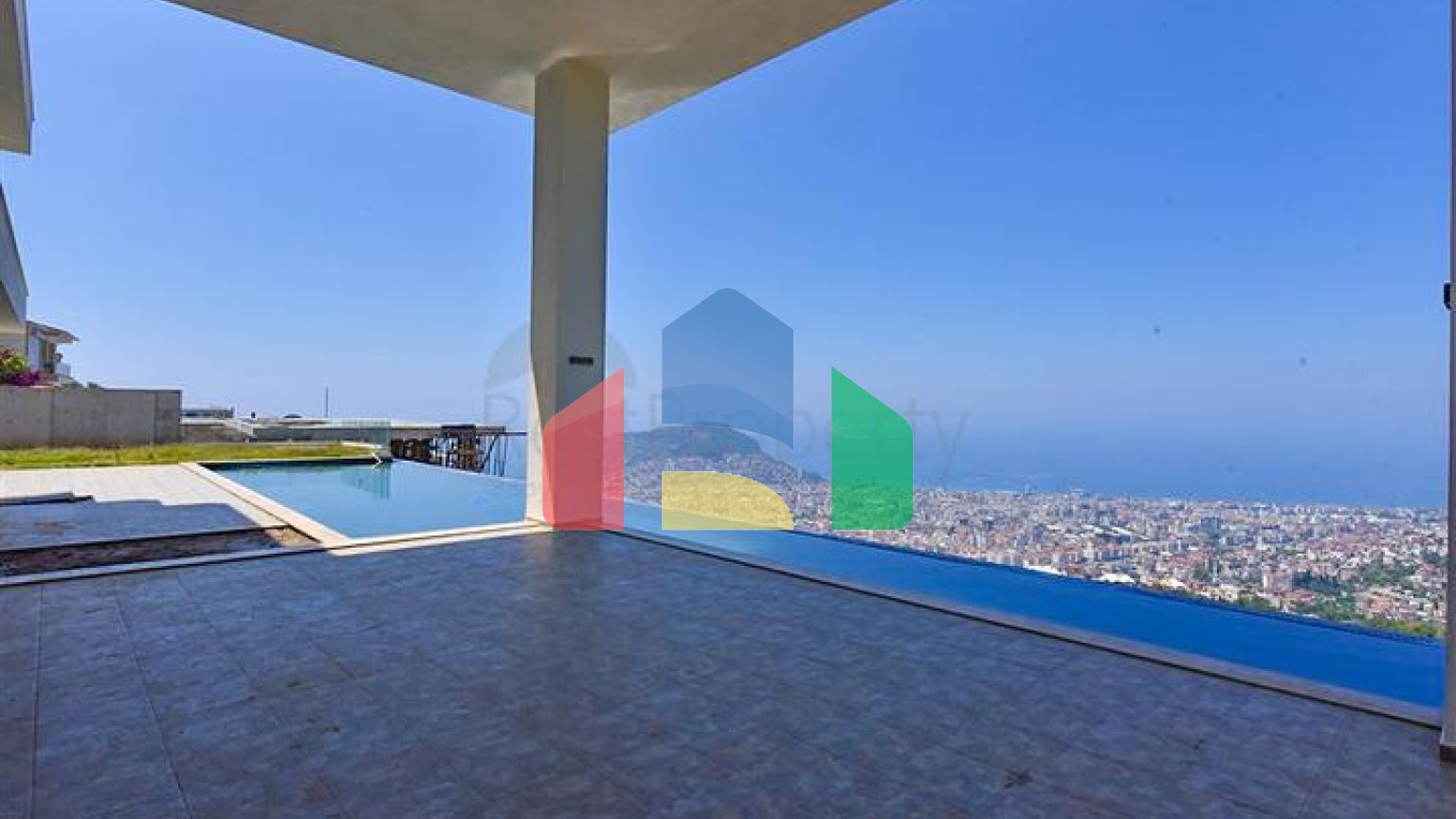 Вилла 4+2 с бассейном и видом на Средиземное море