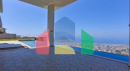 Вилла 4+2 с бассейном и видом на Средиземное море