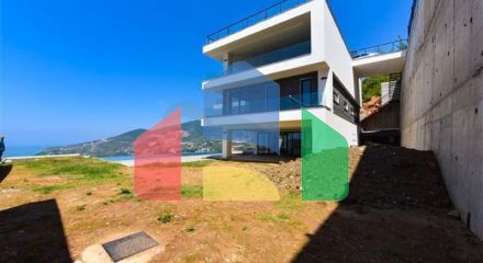 Вилла 4+2 с бассейном и видом на Средиземное море