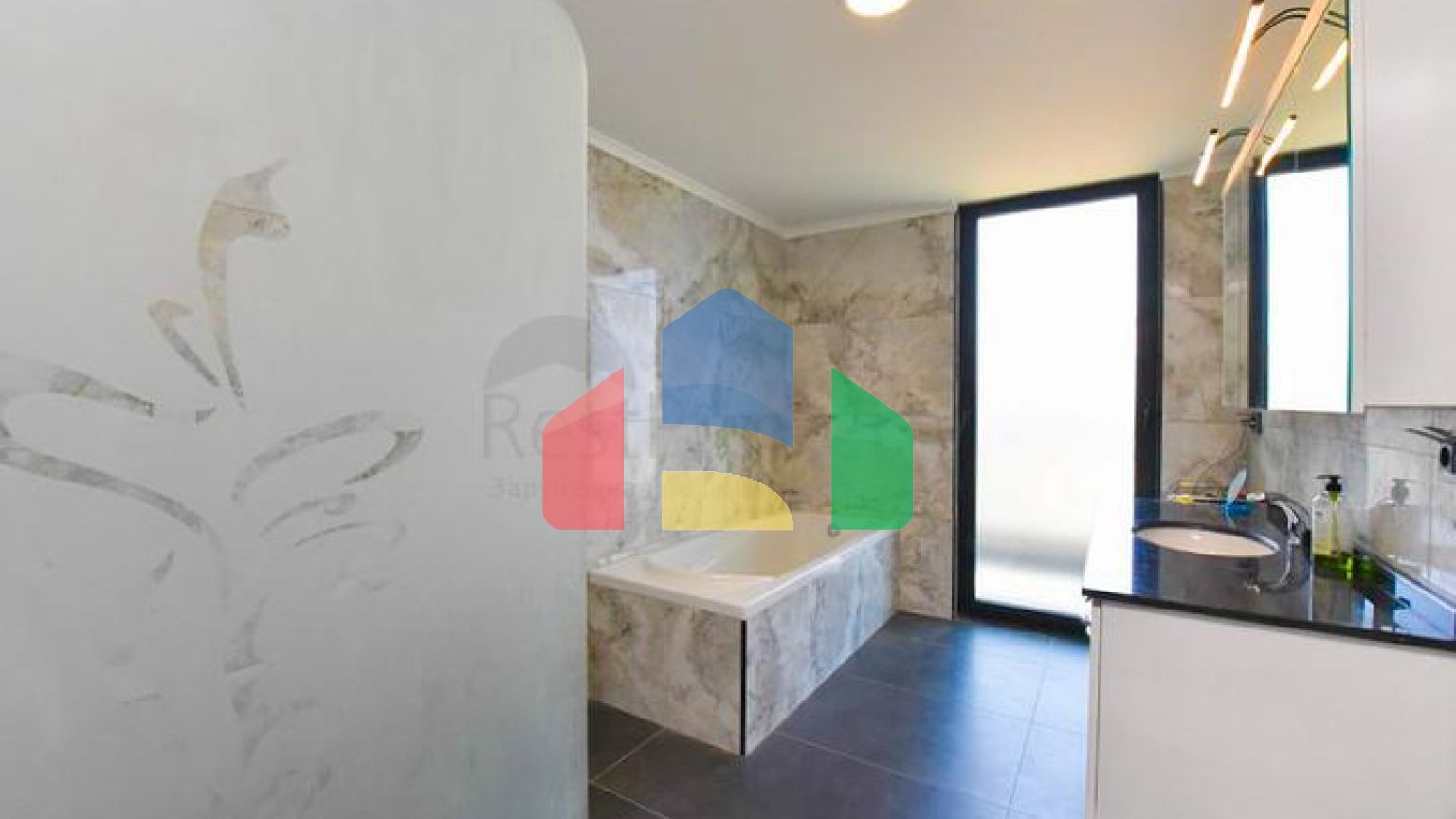 Вилла 4+2 с бассейном и видом на Средиземное море