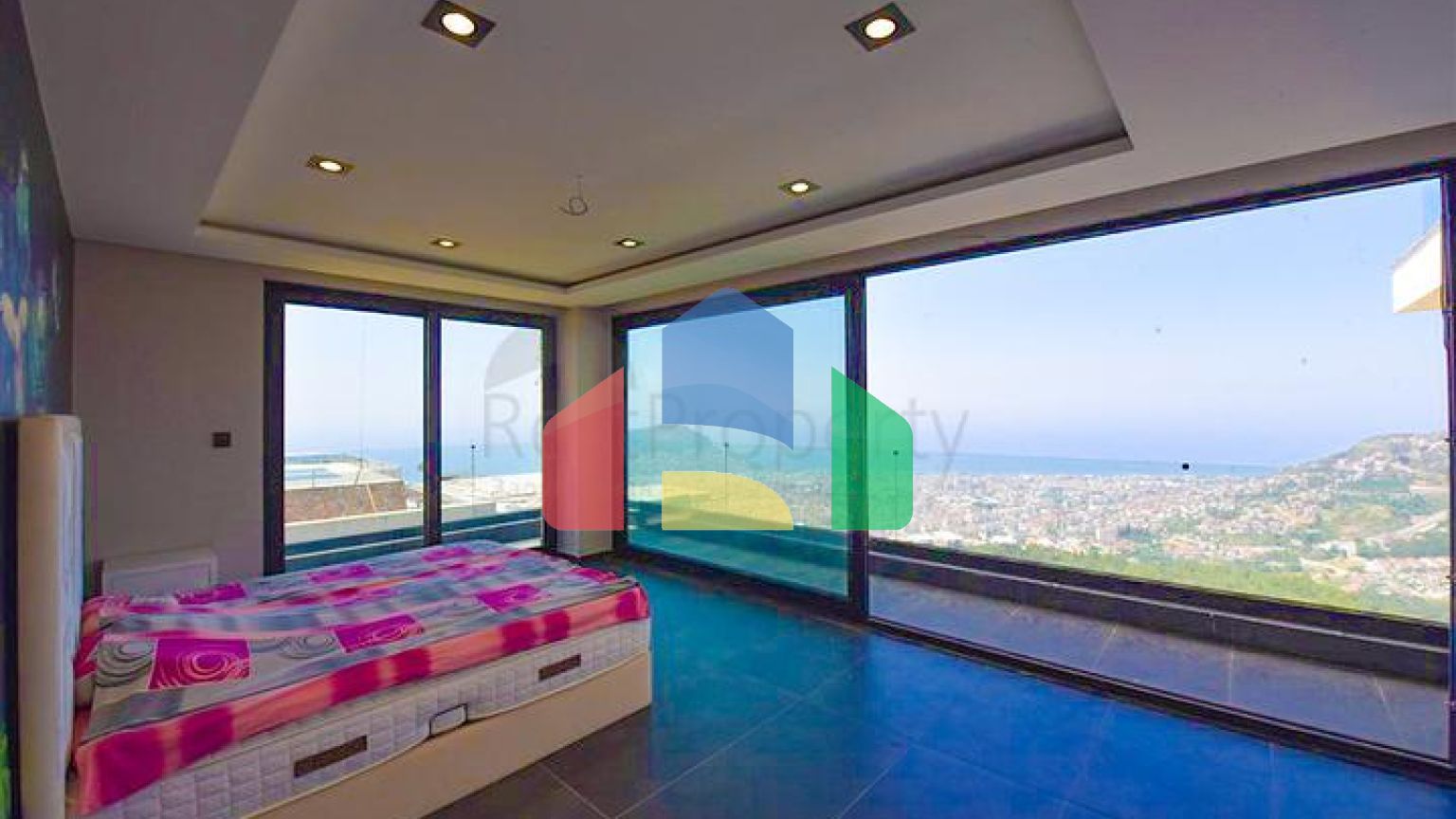 Вилла 4+2 с бассейном и видом на Средиземное море