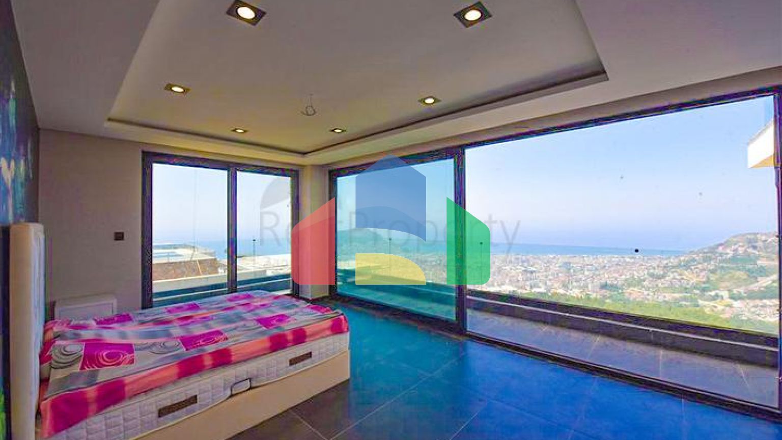 Вилла 4+2 с бассейном и видом на Средиземное море