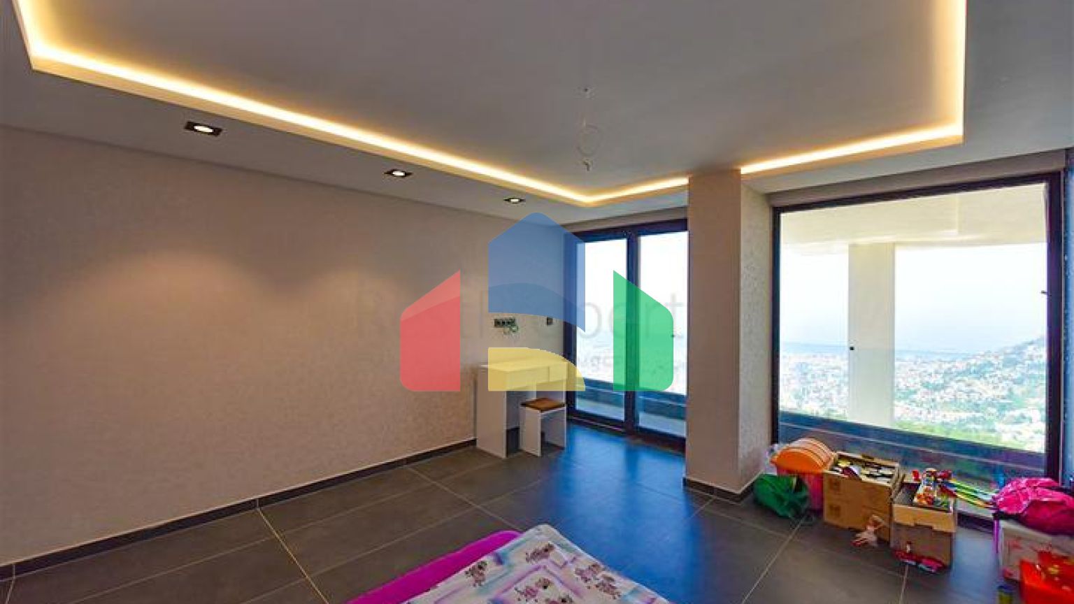 Вилла 4+2 с бассейном и видом на Средиземное море