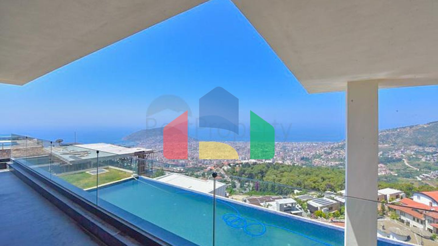 Вилла 4+2 с бассейном и видом на Средиземное море