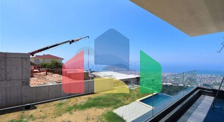 Вилла 4+2 с бассейном и видом на Средиземное море