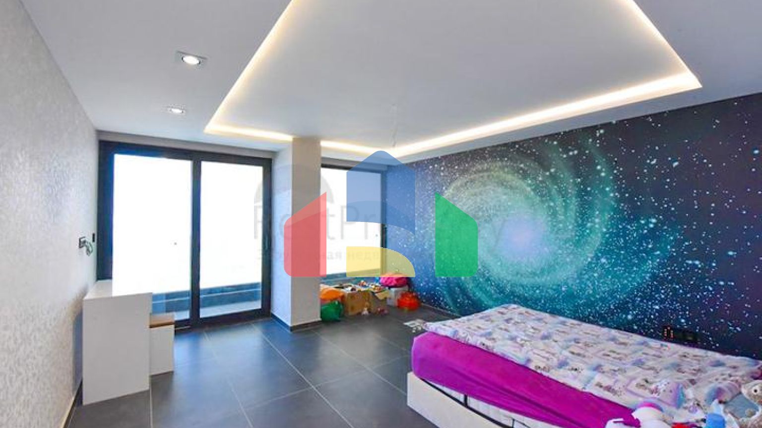 Вилла 4+2 с бассейном и видом на Средиземное море