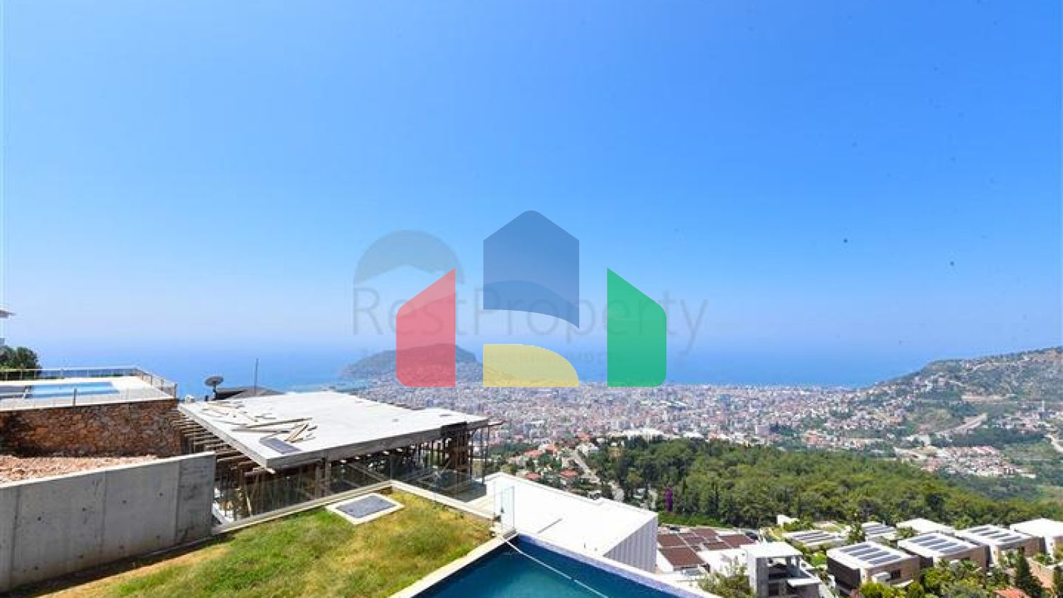 Вилла 4+2 с бассейном и видом на Средиземное море