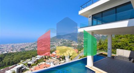 Вилла 4+2 с бассейном и видом на Средиземное море