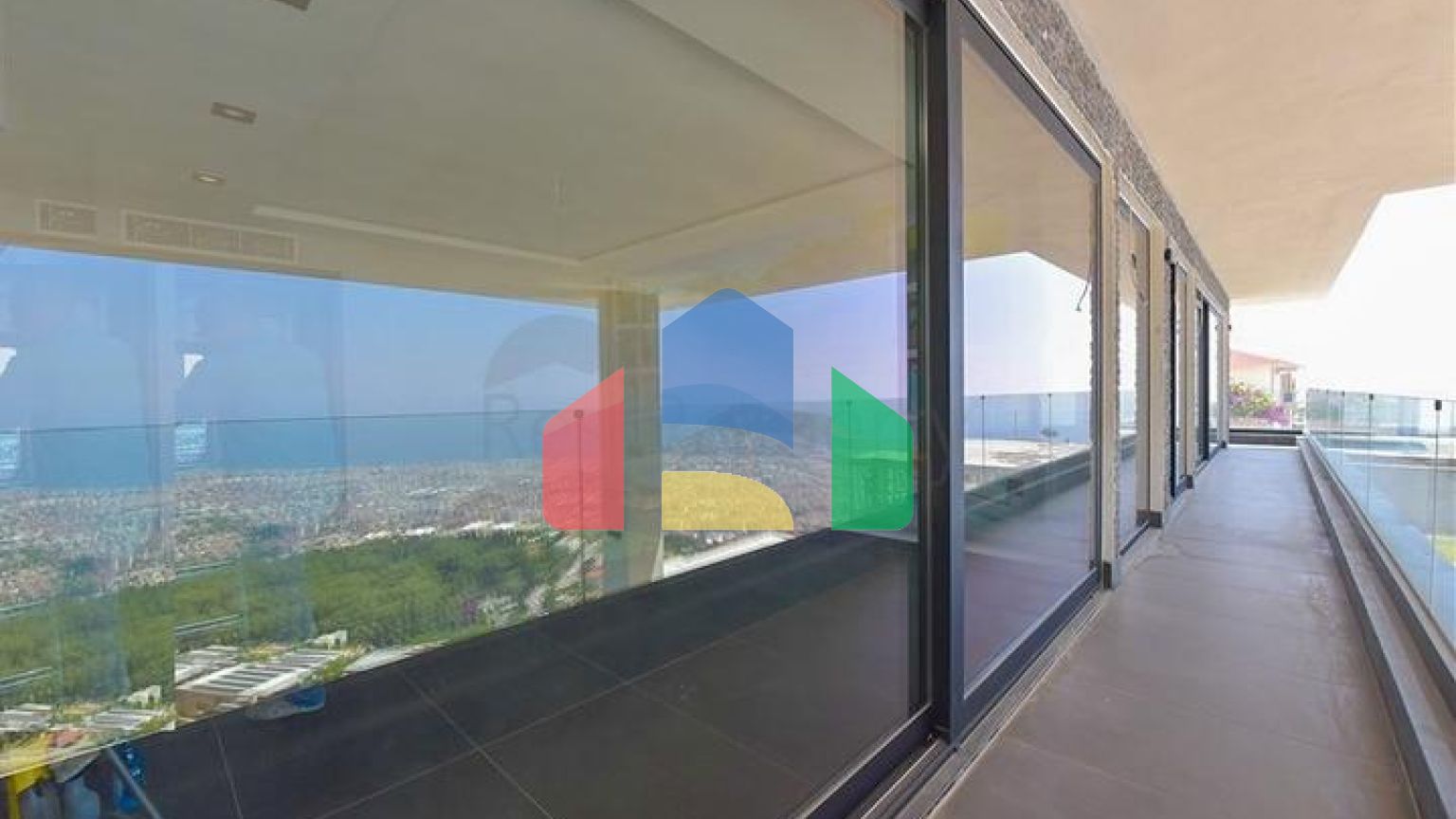 Вилла 4+2 с бассейном и видом на Средиземное море