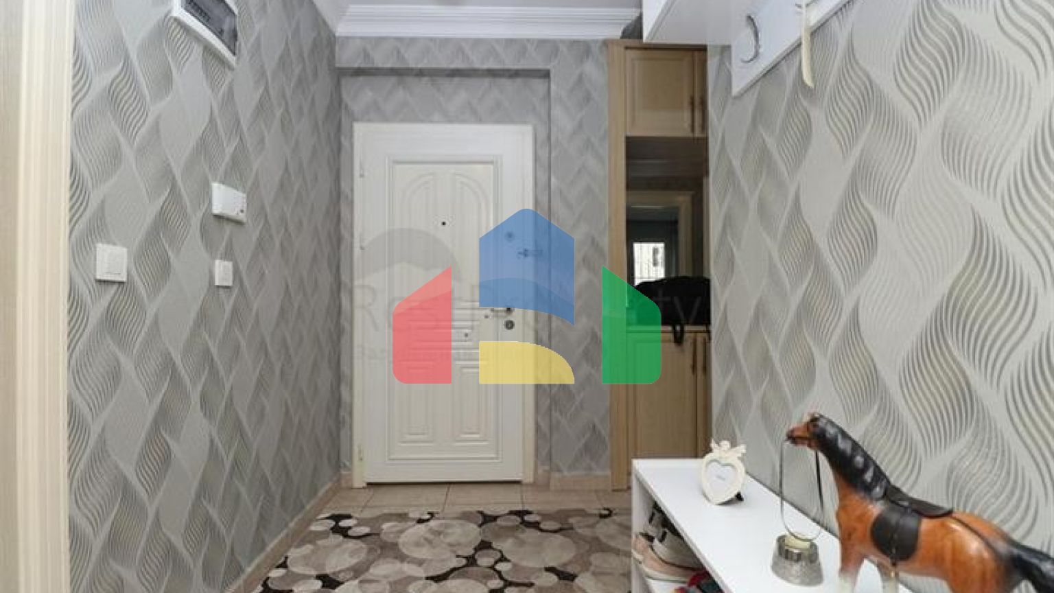 Трехкомнатная квартира в районе пляжа Клеопатры