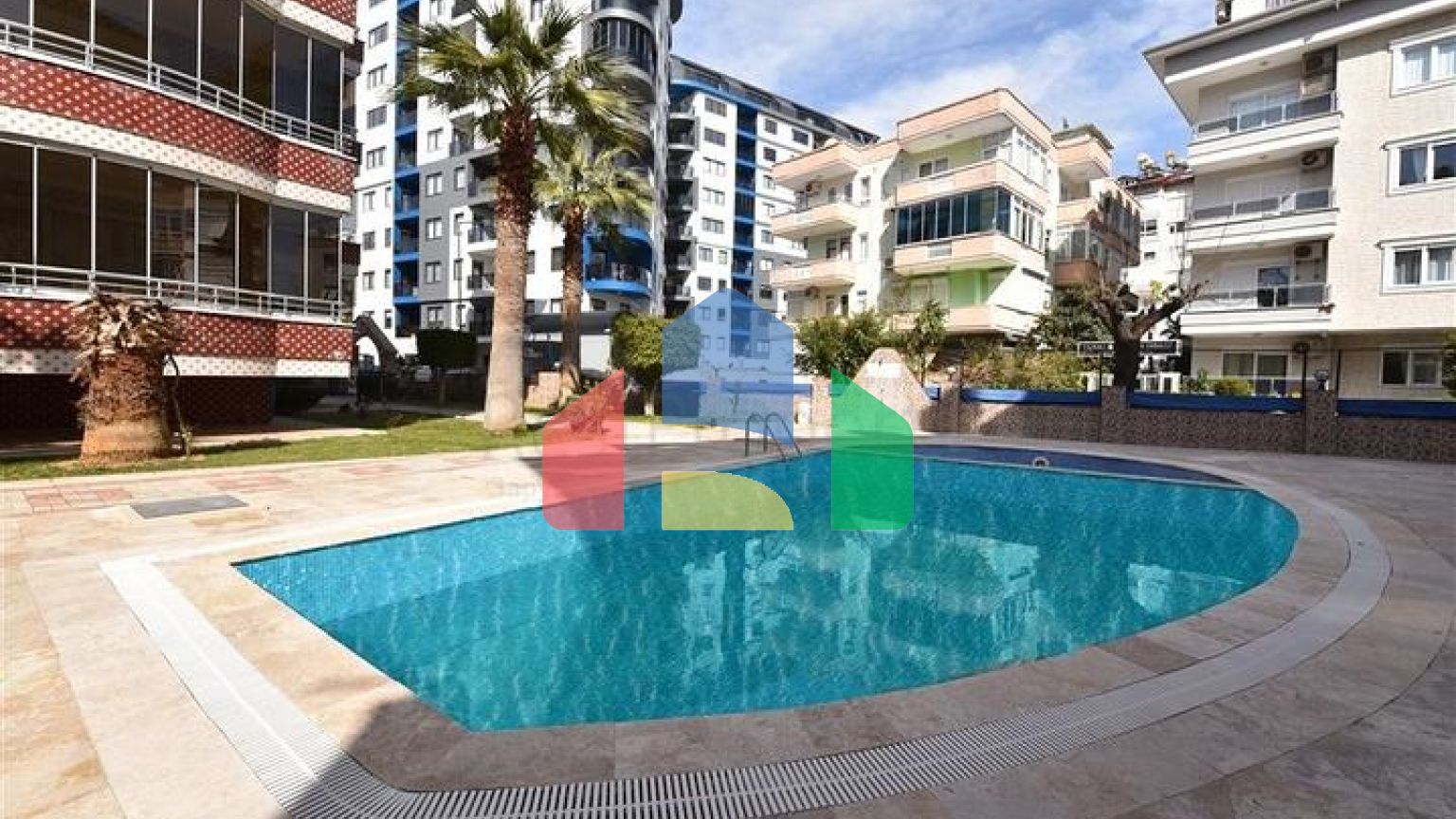 Трехкомнатная квартира в районе пляжа Клеопатры