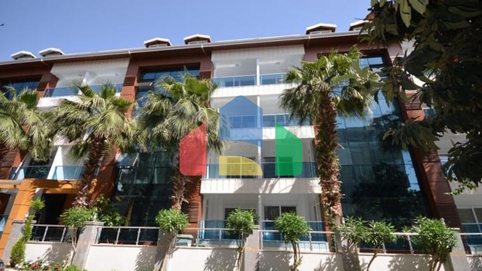 Меблированные апартаменты планировкой 1+1 на пляже Клеопатра