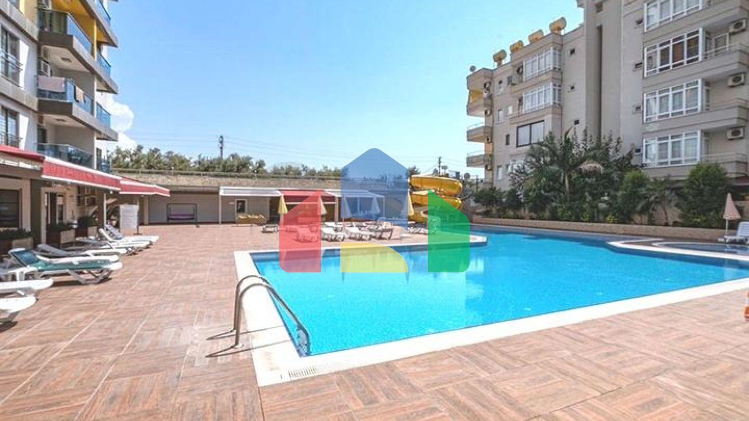 Двухкомнатная квартира в жилом комплексе на Клеопатре