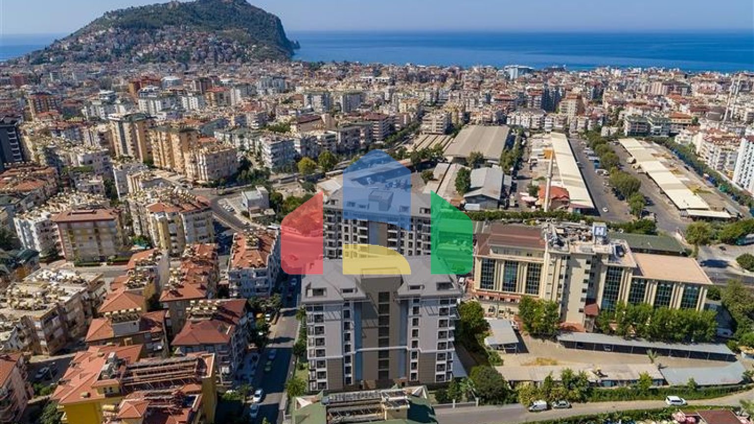 Квартира 3+1  в новом комплексе в районе пляжа Клеопатра