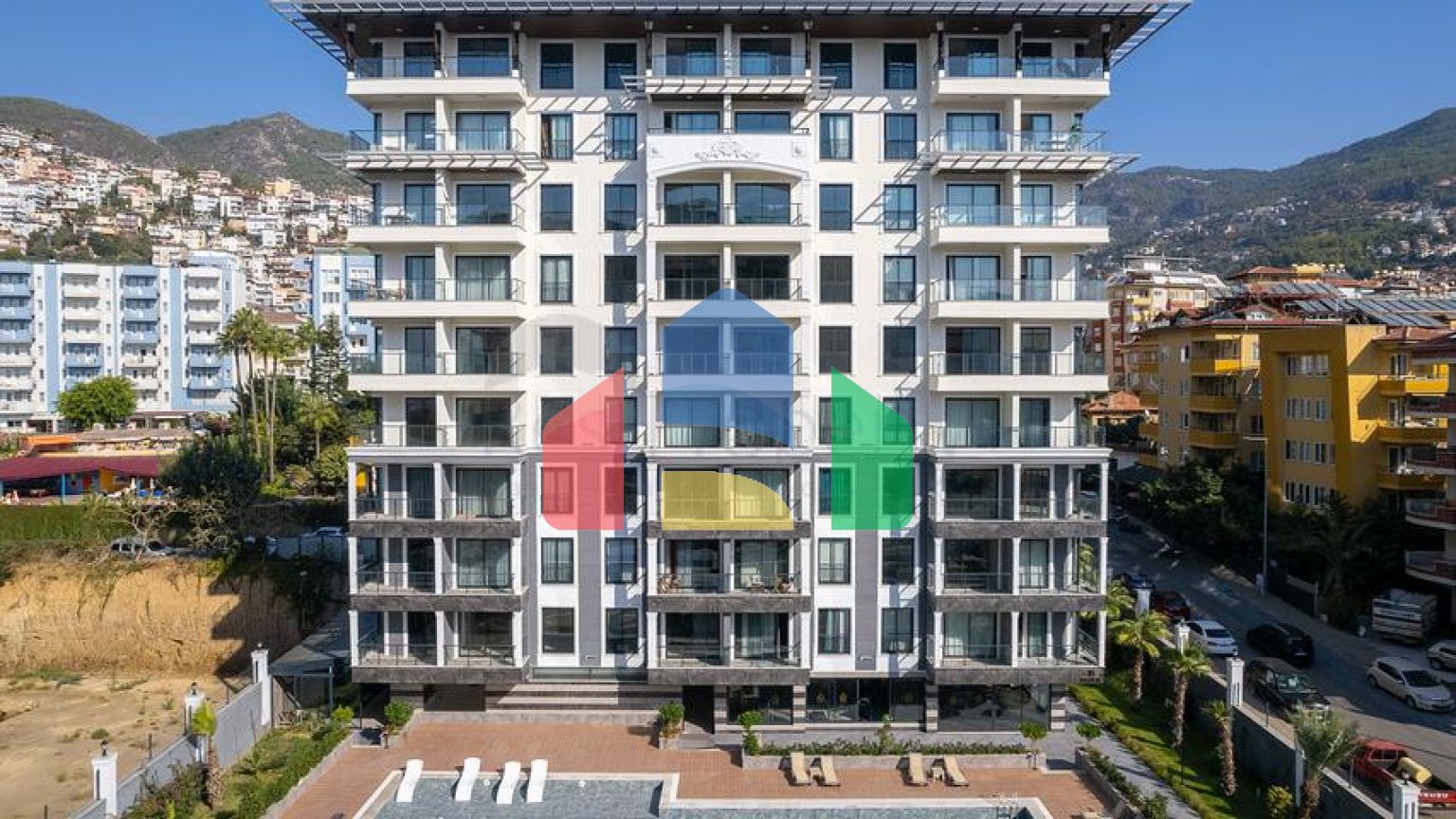 Квартира 3+1  в новом комплексе в районе пляжа Клеопатра