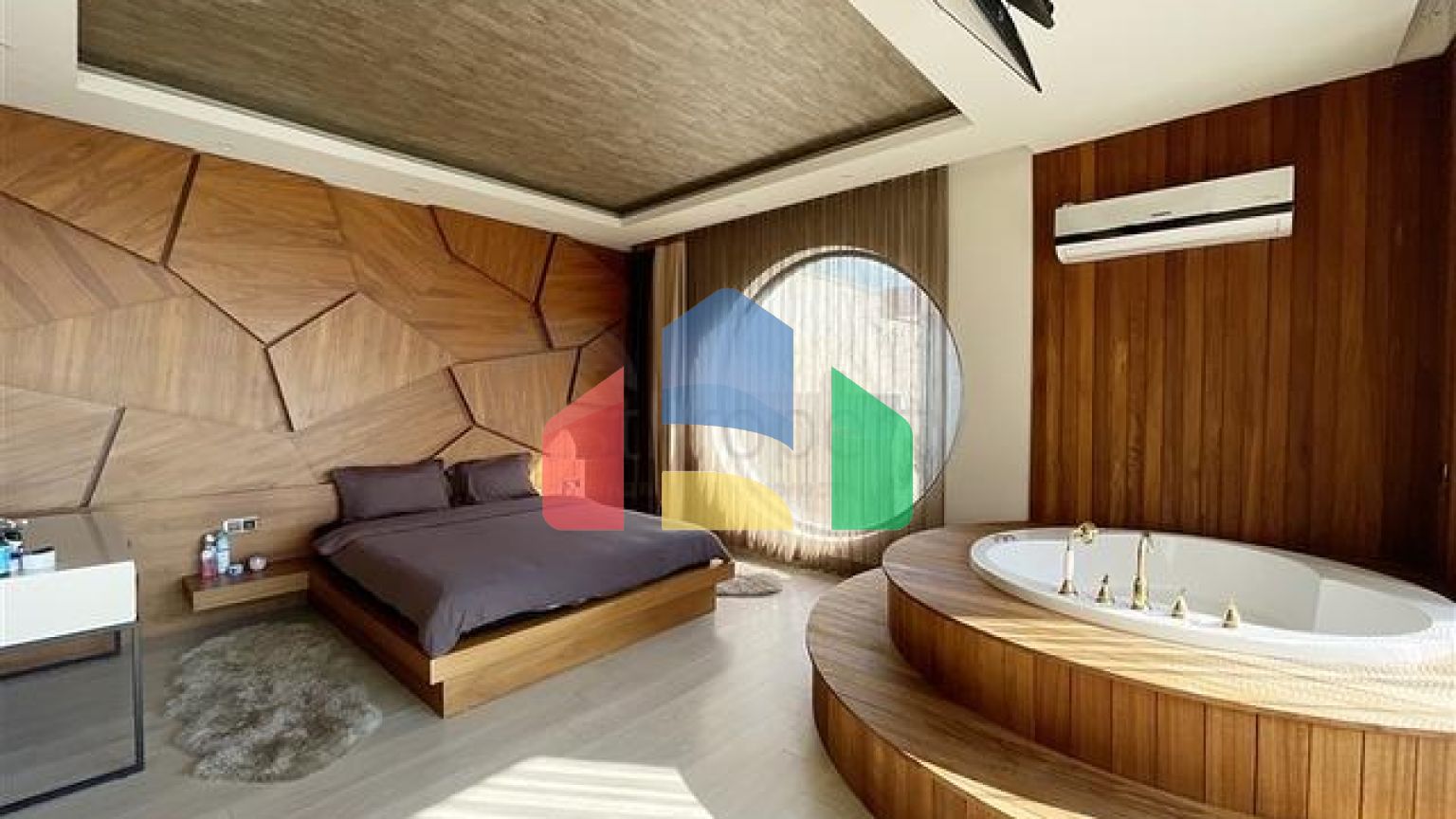 Двухуровневая вилла с бассейном с открытым видом на море