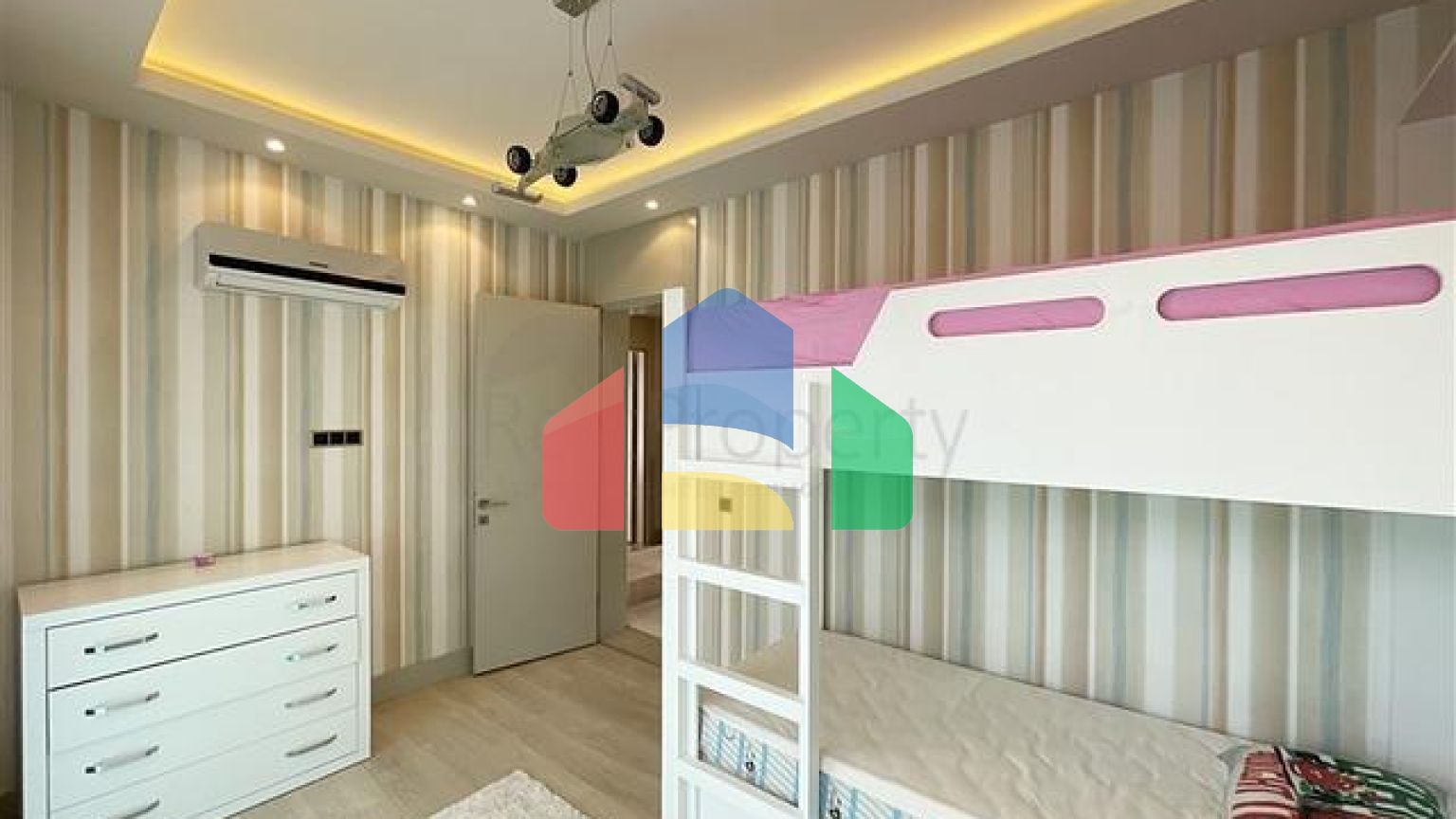 Двухуровневая вилла с бассейном с открытым видом на море