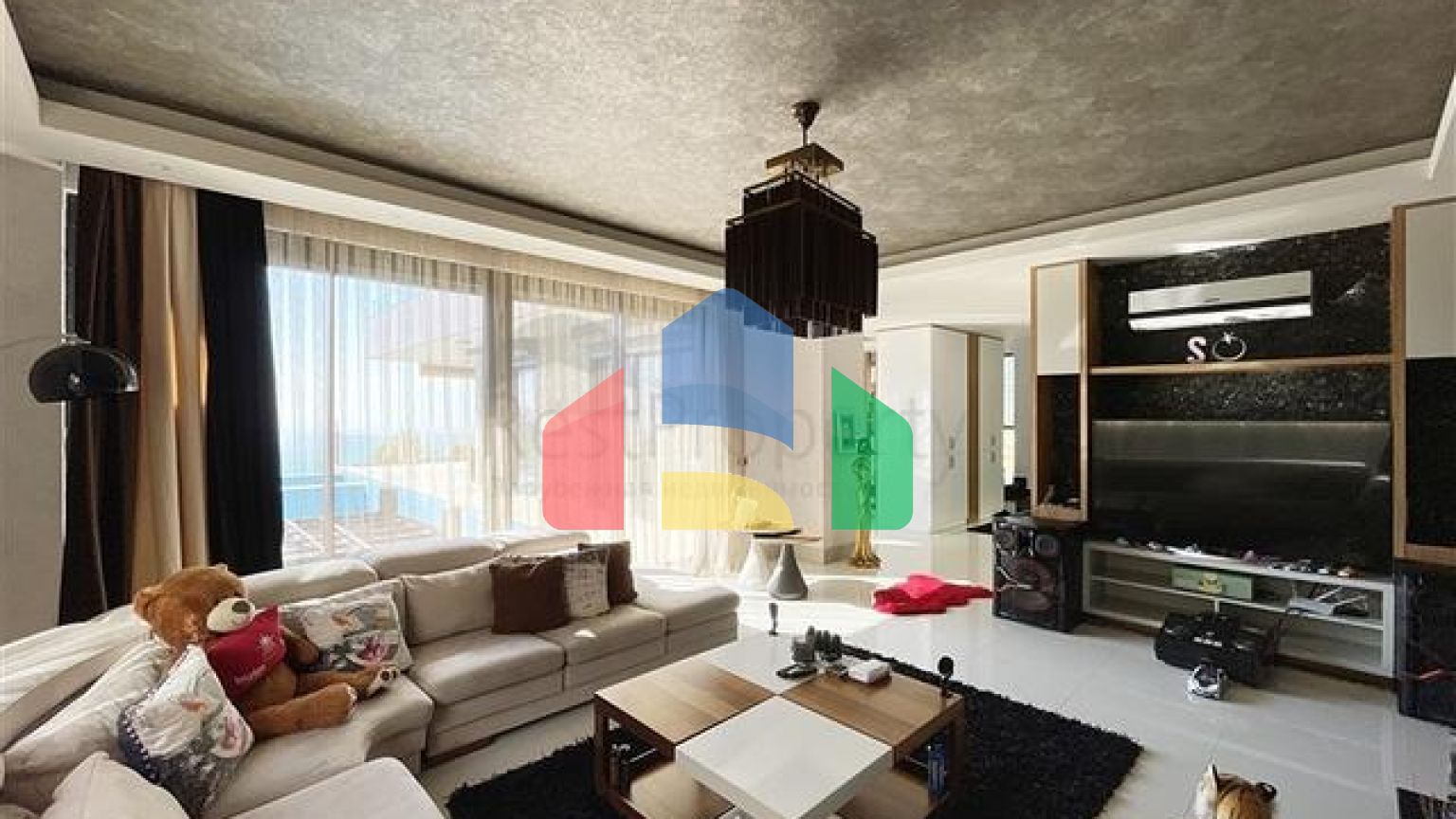 Двухуровневая вилла с бассейном с открытым видом на море