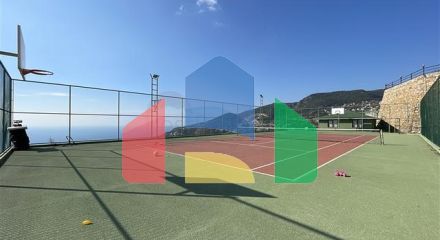 Двухуровневая вилла с бассейном с открытым видом на море