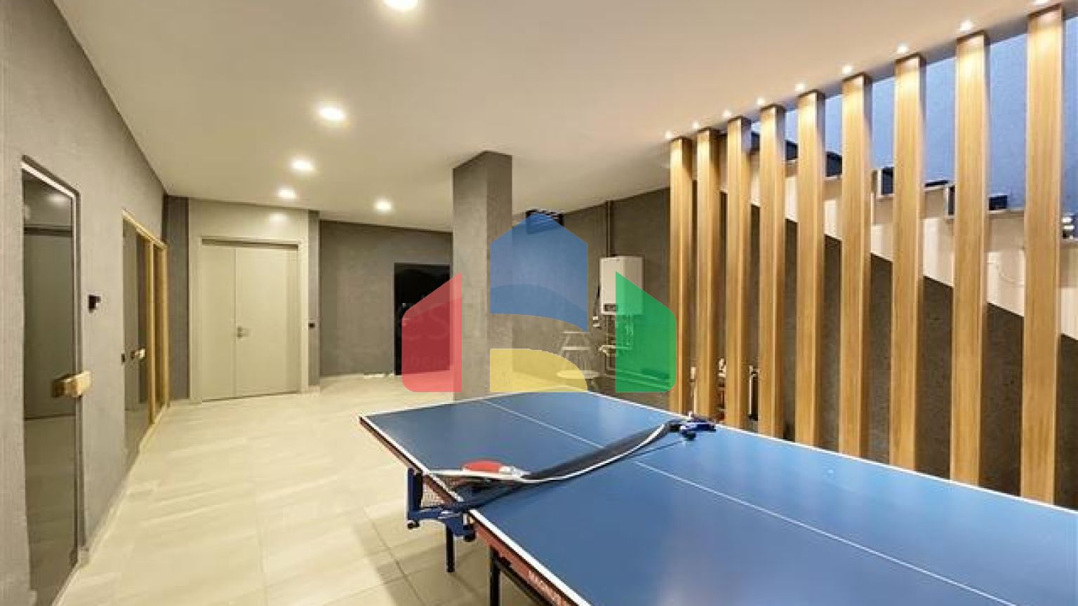 Двухуровневая вилла с бассейном с открытым видом на море