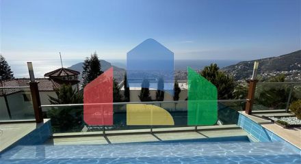 Двухуровневая вилла с бассейном с открытым видом на море