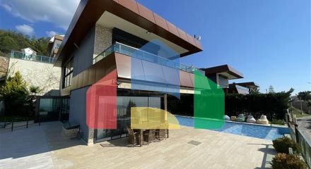 Двухуровневая вилла с бассейном с открытым видом на море