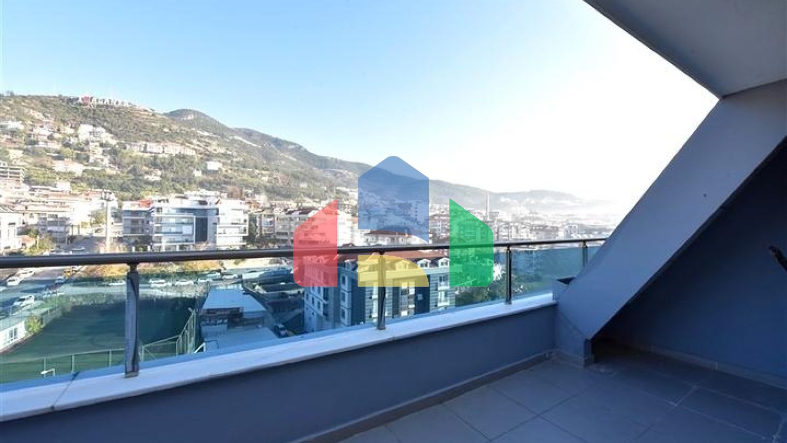 Розкішний офіс в центрі Аланії