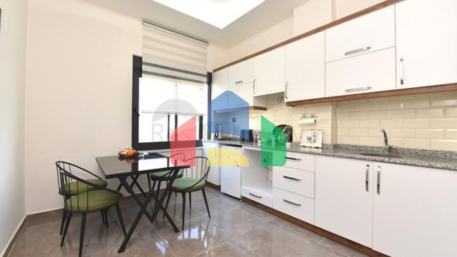 Розкішний офіс в центрі Аланії