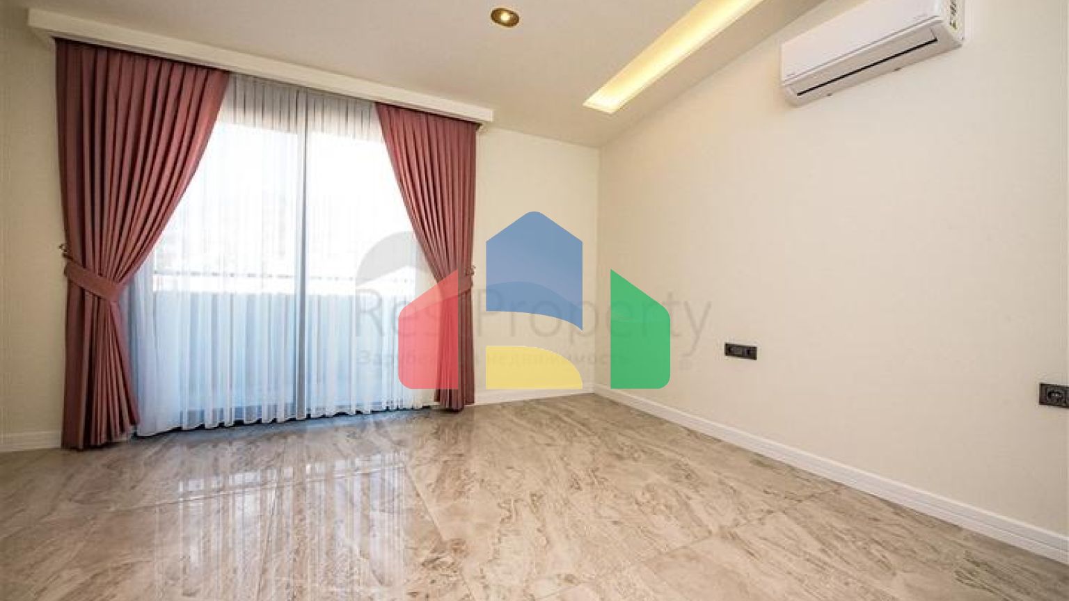 Пентхаус 3+1 в центре Алании с потрясающими видовыми характеристиками