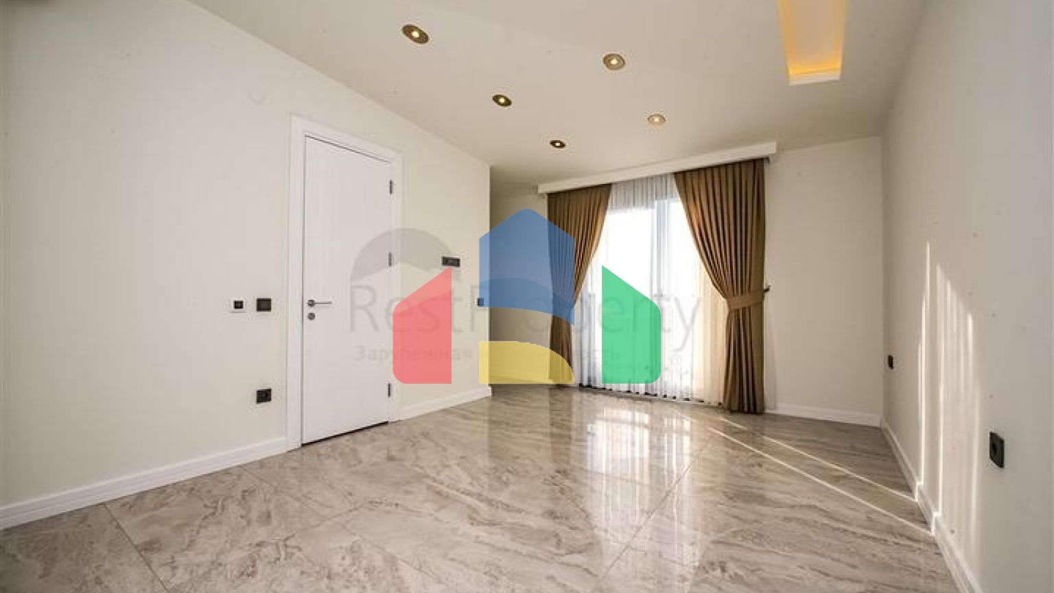 Пентхаус 3+1 в центре Алании с потрясающими видовыми характеристиками