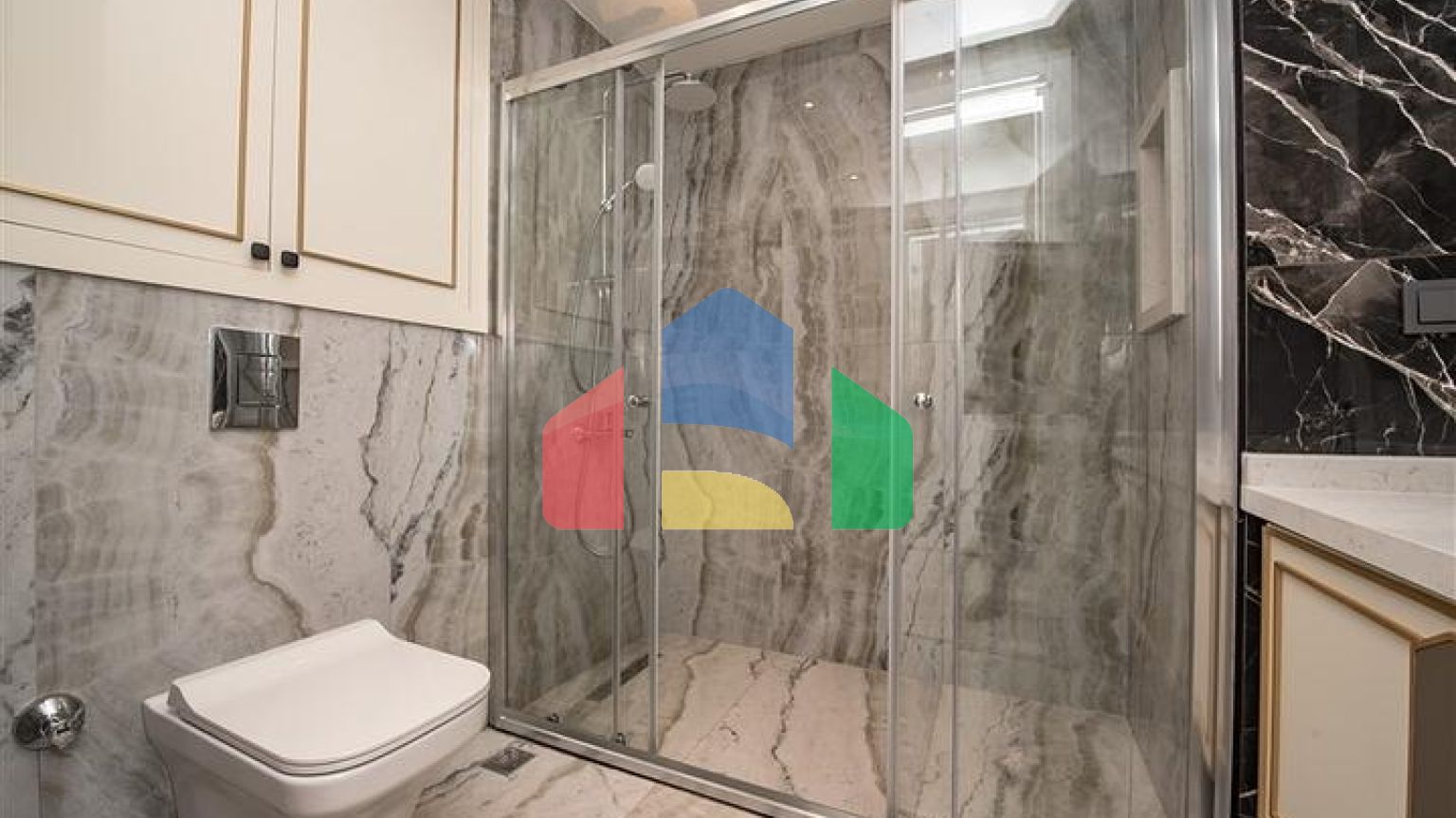 Пентхаус 3+1 в центре Алании с потрясающими видовыми характеристиками