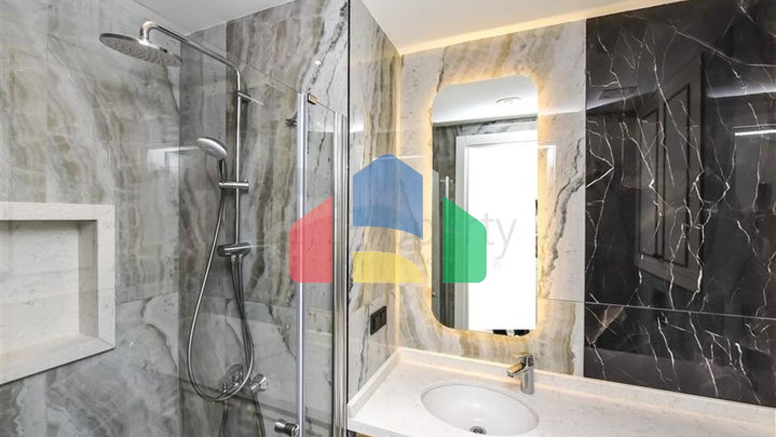 Пентхаус 3+1 в центре Алании с потрясающими видовыми характеристиками