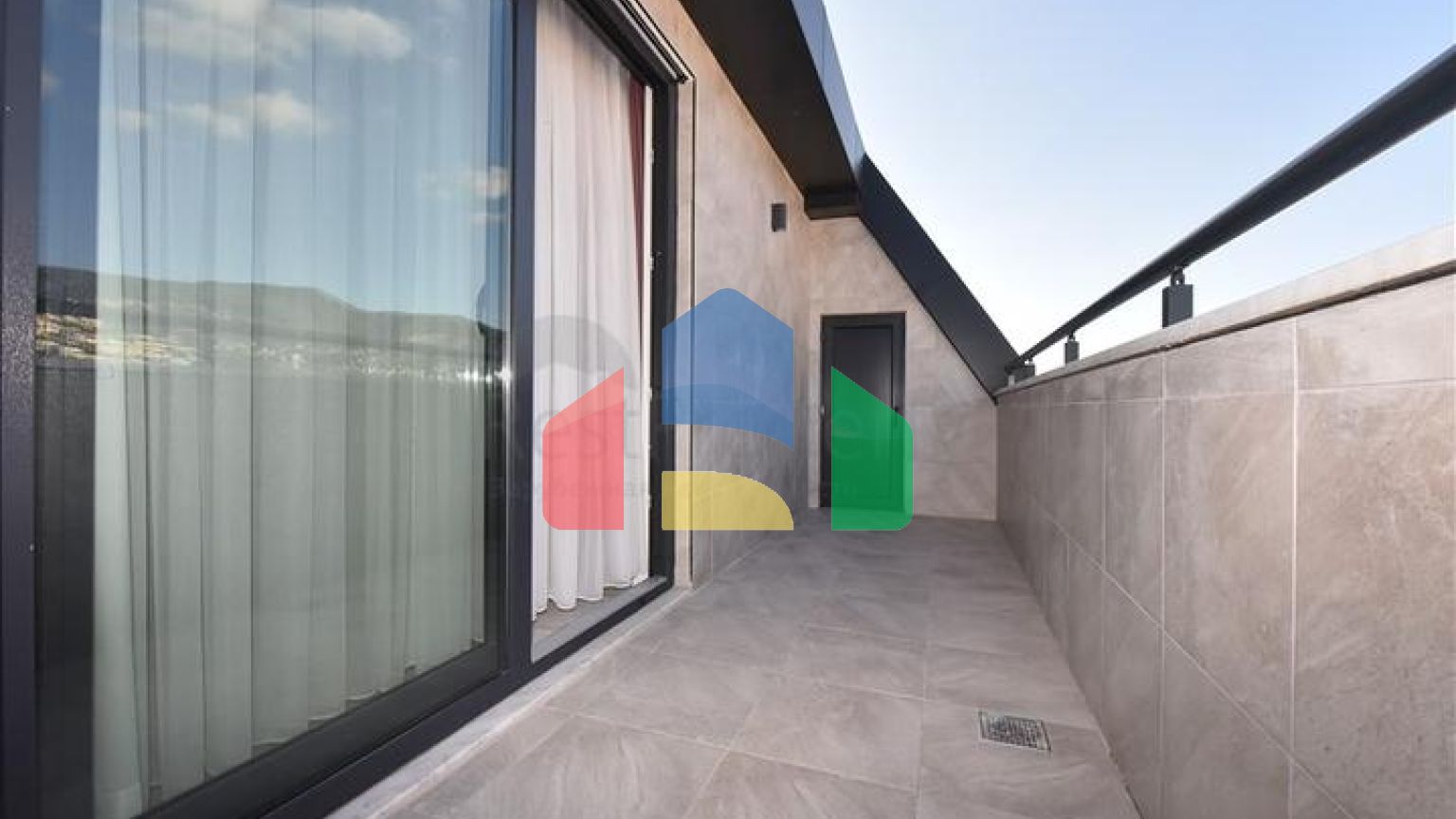 Пентхаус 3+1 в центре Алании с потрясающими видовыми характеристиками