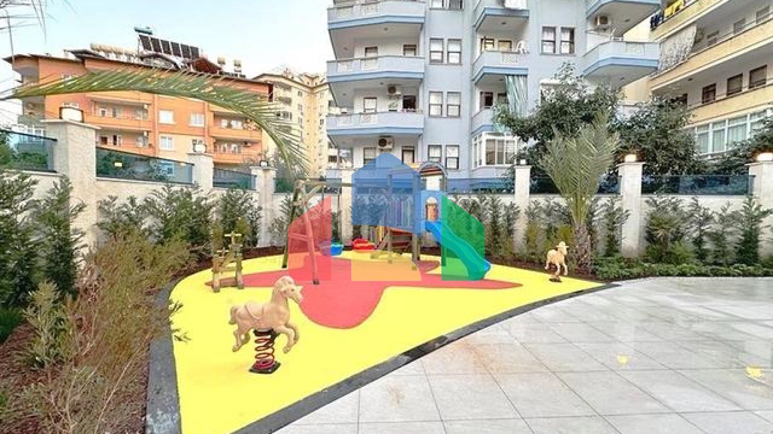 Пентхаус 3+1 в центре Алании с потрясающими видовыми характеристиками