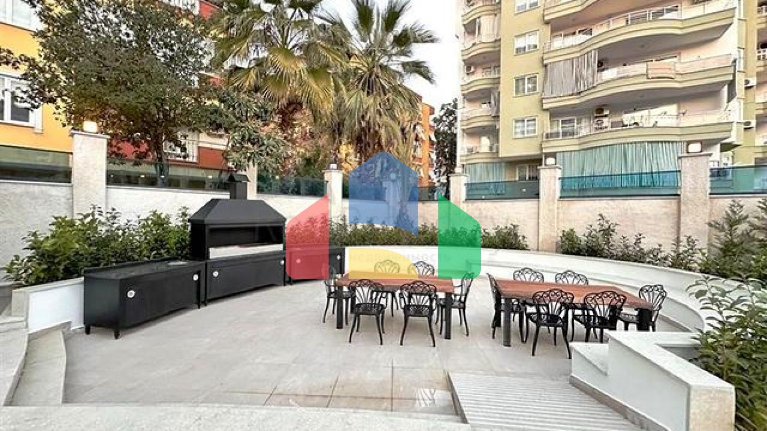 Пентхаус 3+1 в центре Алании с потрясающими видовыми характеристиками