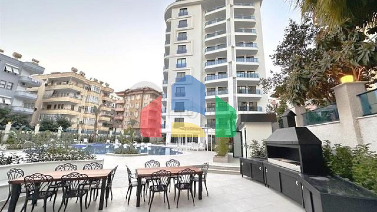 Пентхаус 3+1 в центре Алании с потрясающими видовыми характеристиками