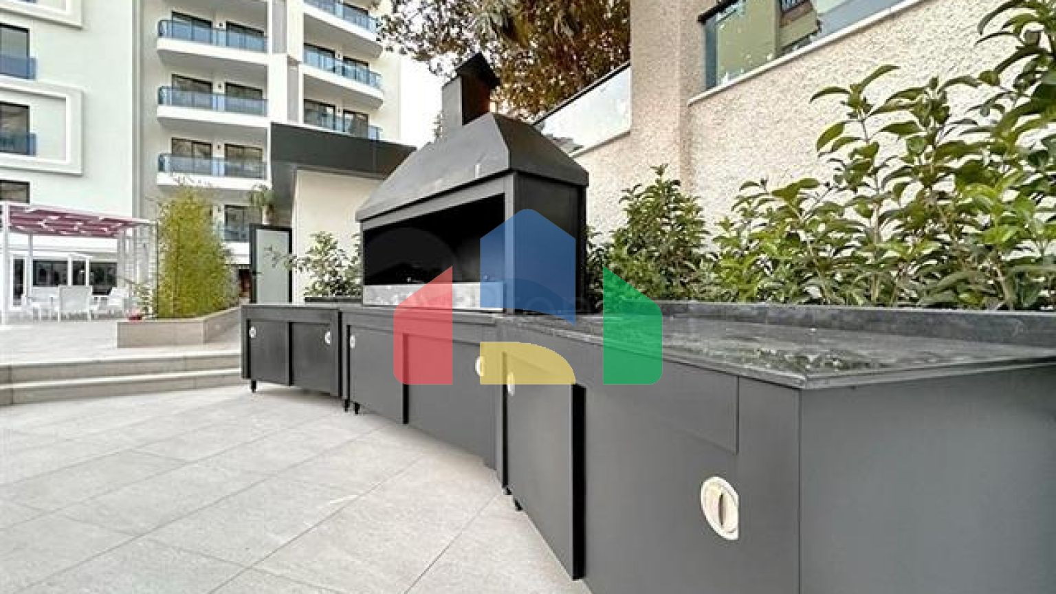 Пентхаус 3+1 в центре Алании с потрясающими видовыми характеристиками