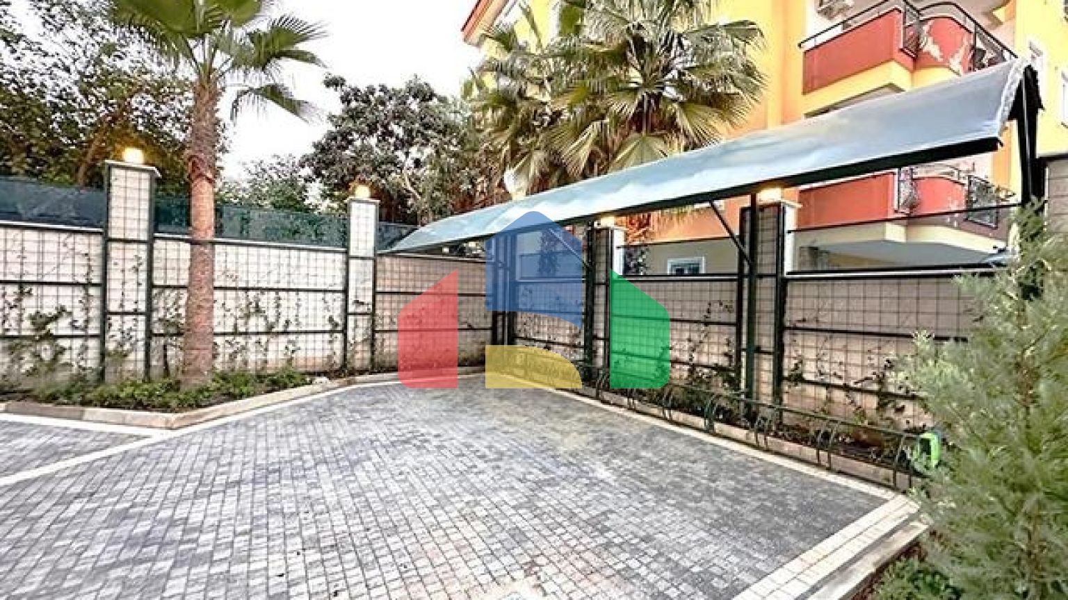 Пентхаус 3+1 в центре Алании с потрясающими видовыми характеристиками