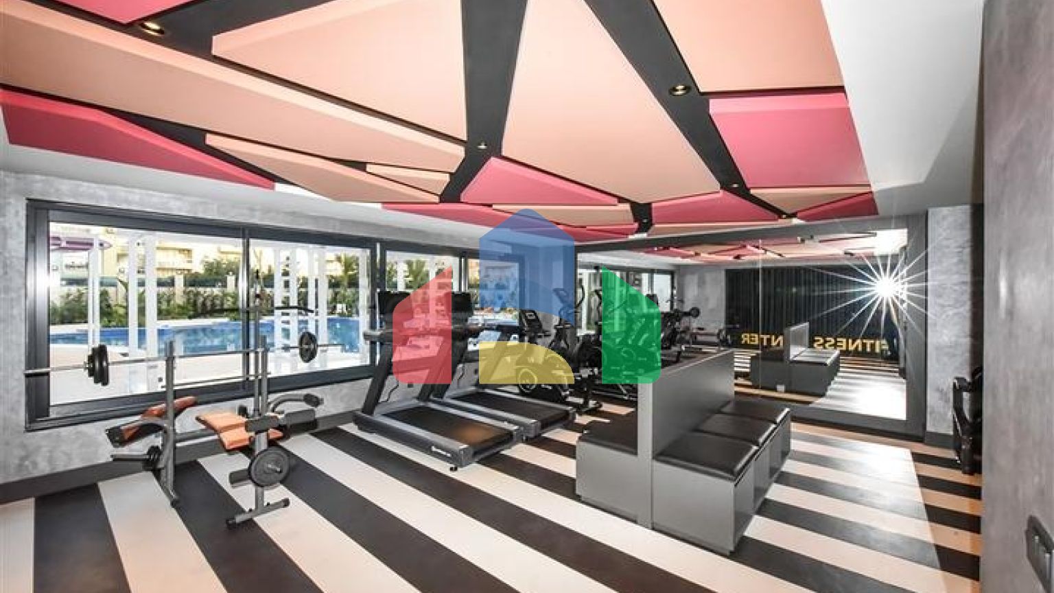 Пентхаус 3+1 в центре Алании с потрясающими видовыми характеристиками