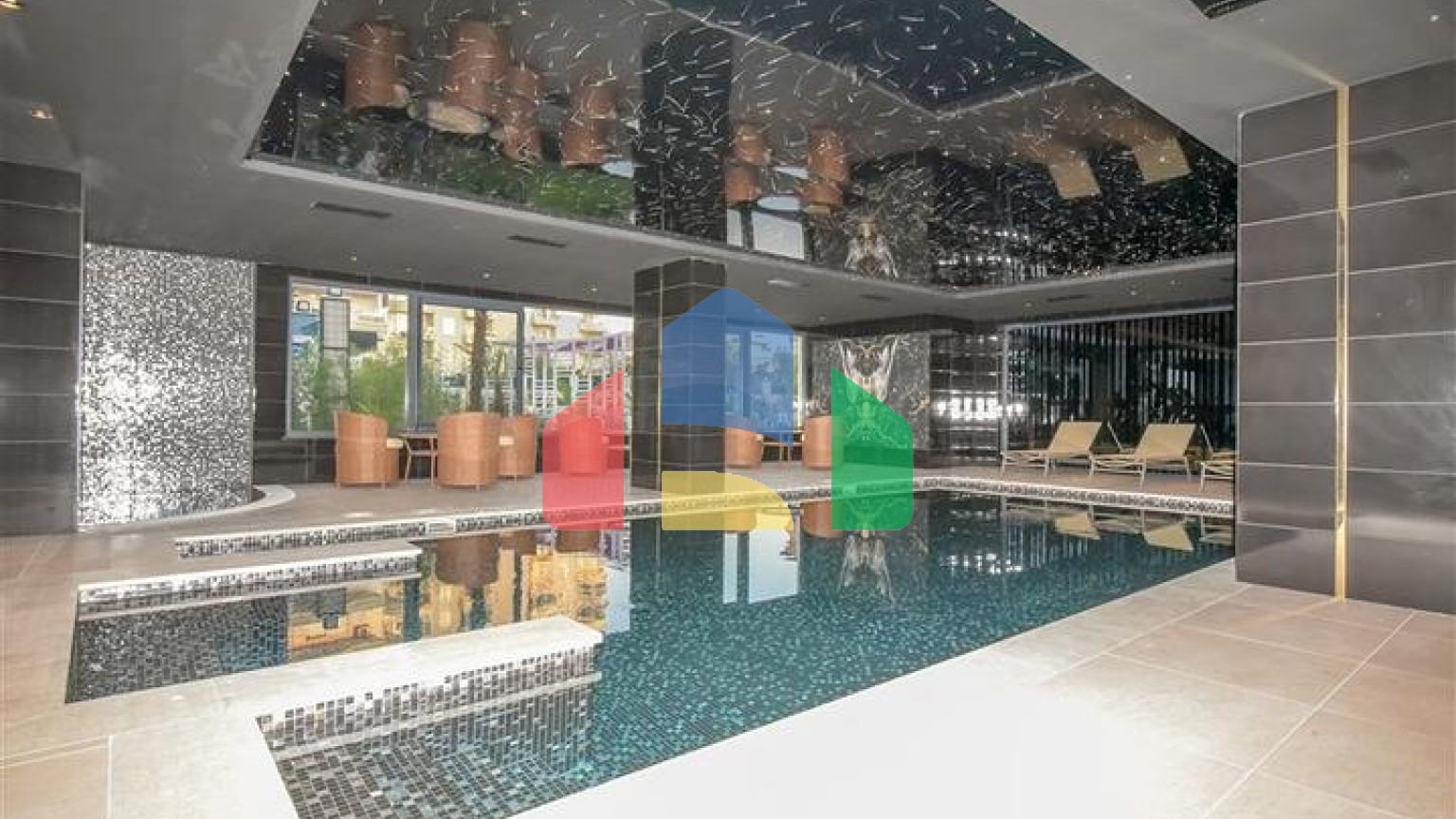 Пентхаус 3+1 в центре Алании с потрясающими видовыми характеристиками